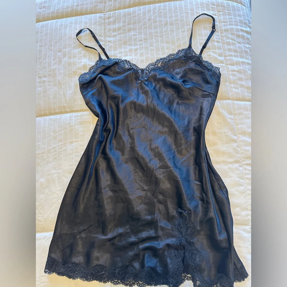 Victoria’s Secret Black and Lace Sleeveless Chemise - Picture 1 of 11